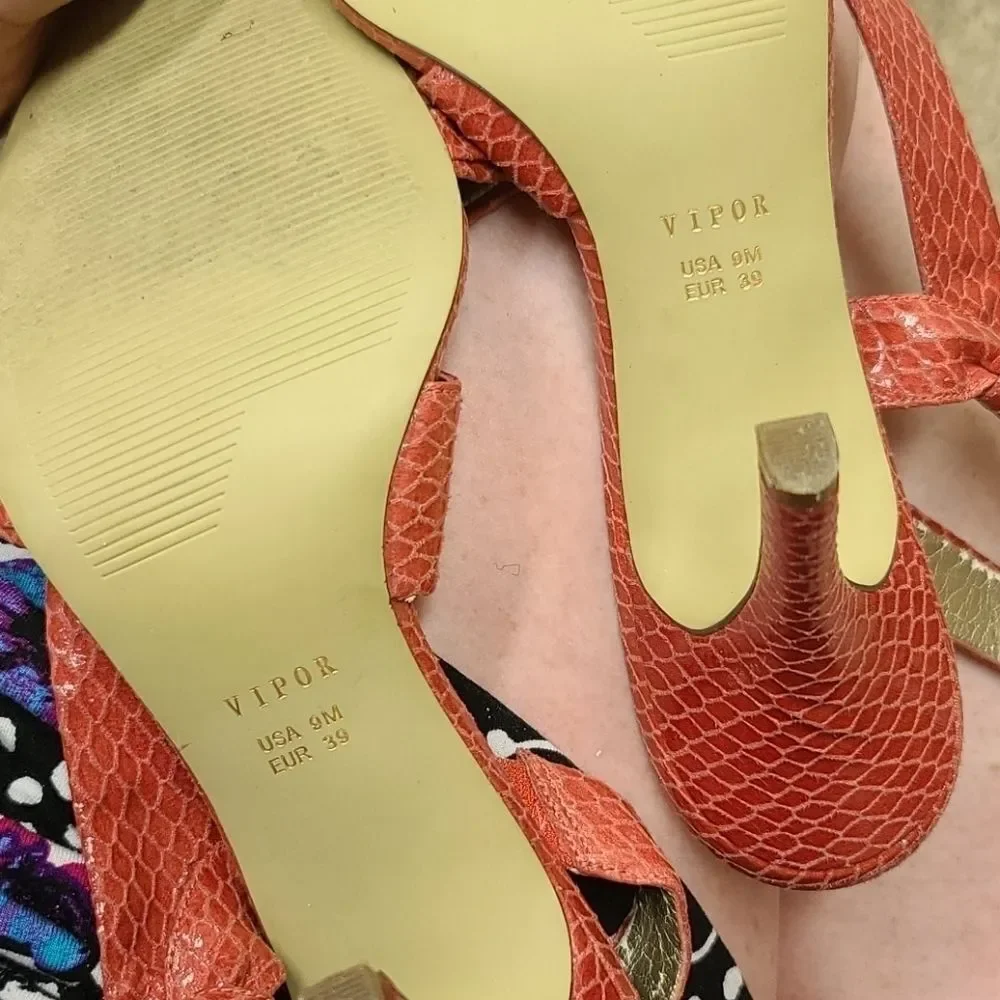 Vipor Touch of Nina red Snake skin heels